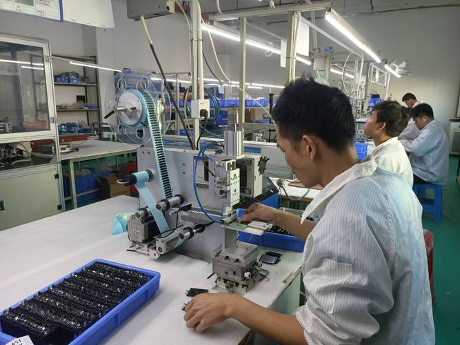阿里巴巴下跌1.5%,据悉公司正进行再融资谈判
